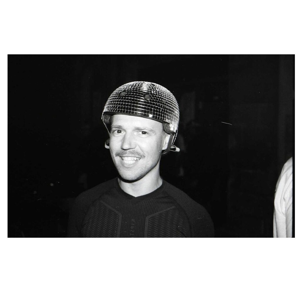 Instagram post from coursiersbordelais. This post is in position 11.