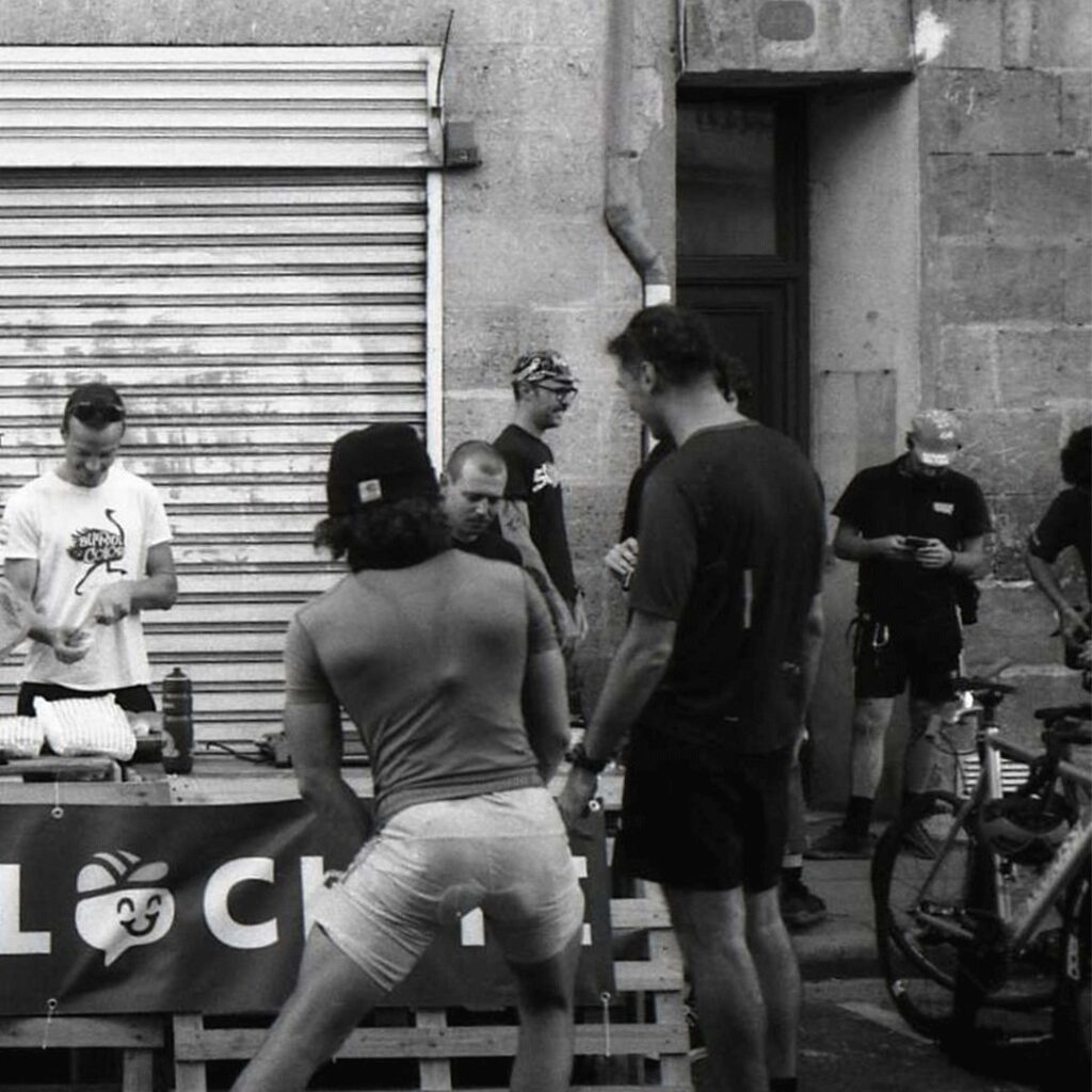 Instagram post from coursiersbordelais. This post is in position 6.