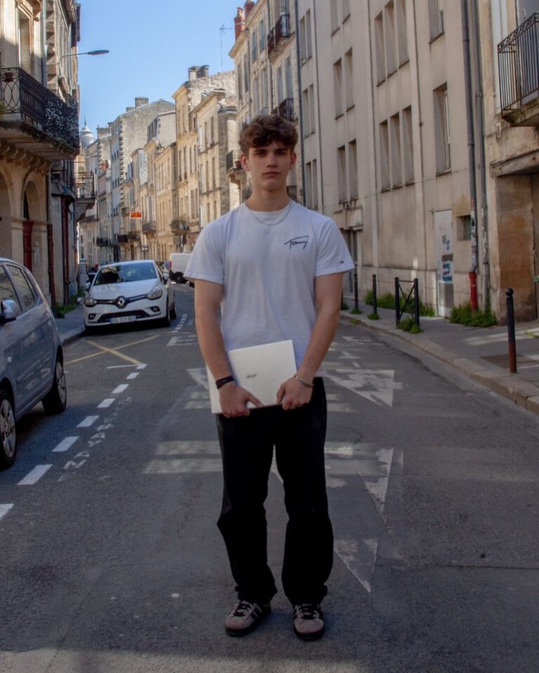 Instagram post from coursiersbordelais. This post is in position 1.